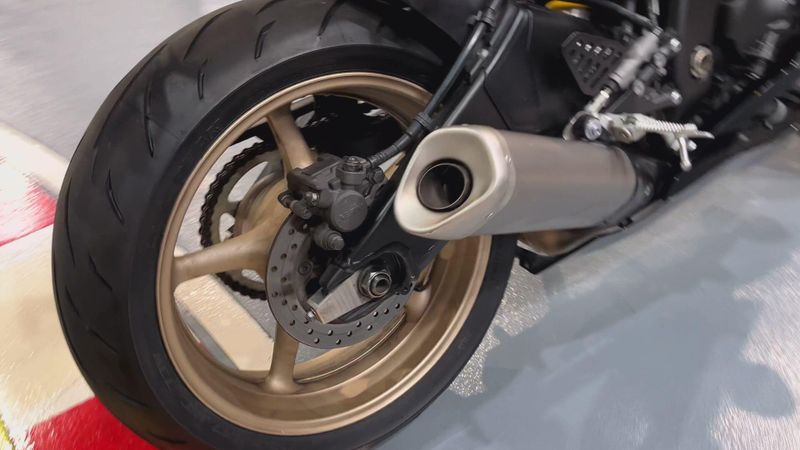 Used 2016 Yamaha YZF-R6 CA Image 4