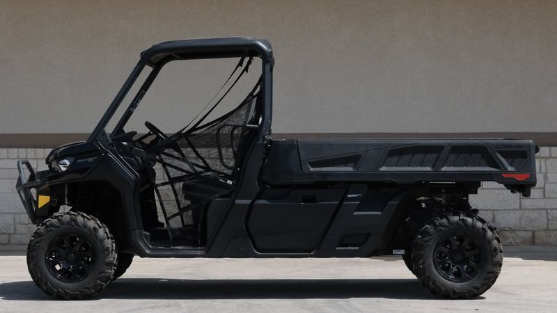 2024 CAN-AM SSV DEF PRO XT 64 HD10 BK 24 in a BLACK exterior color. Family PowerSports (877) 886-1997 familypowersports.com 