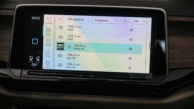 New 2025 Volkswagen Atlas 2.0T SEL Premium R-LineImage 15