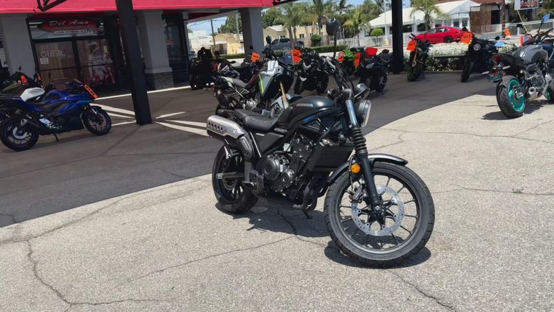 New 2026 Honda SCL500 Image 2