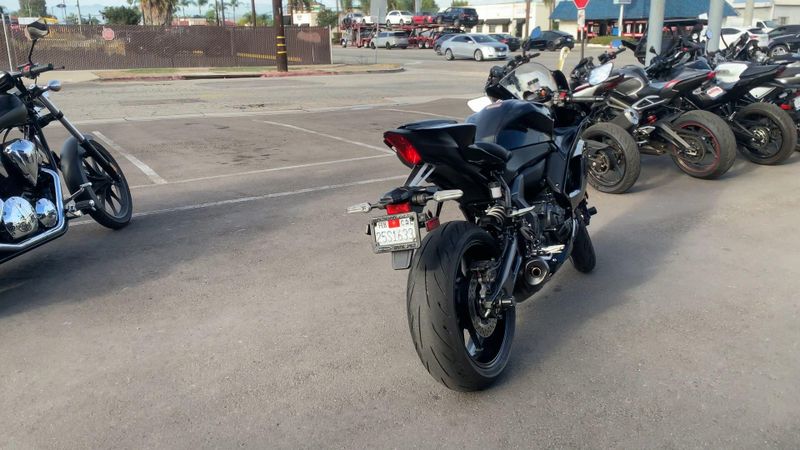Used 2022 Yamaha YZF-R7 CA Image 8