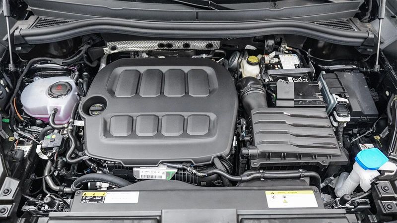 New 2025 Volkswagen Tiguan 2.0T SImage 12
