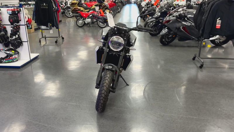 New 2025 Husqvarna SVARTPILEN 801 Image 7