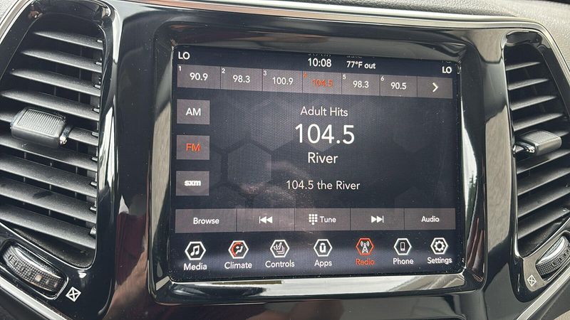 Used 2019 Jeep Cherokee LimitedImage 12
