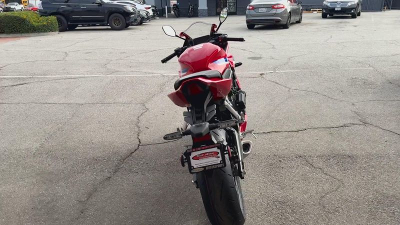 New 2026 Honda CBR650R E-CLUTCH Image 3