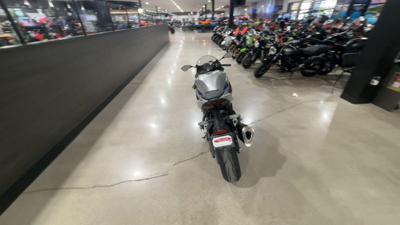 New 2027 Kawasaki NINJA ZX-6R Image 2