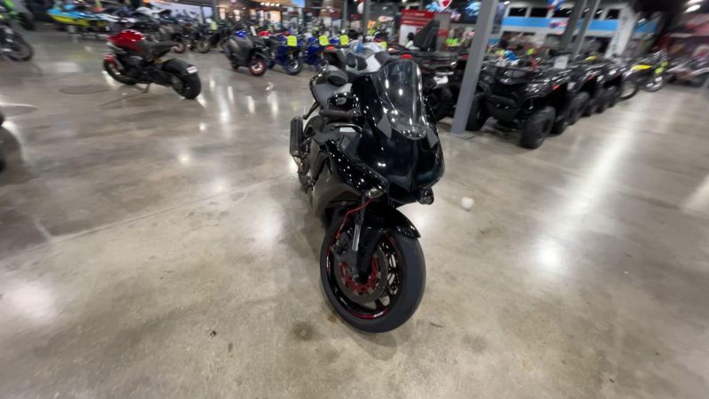 Used 2015 Yamaha YZF-R1 Image 2