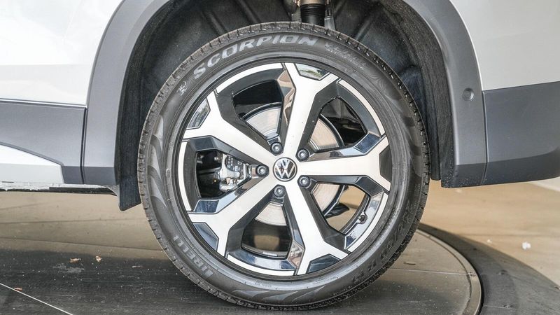 New 2025 Volkswagen Tiguan 2.0T SEImage 9