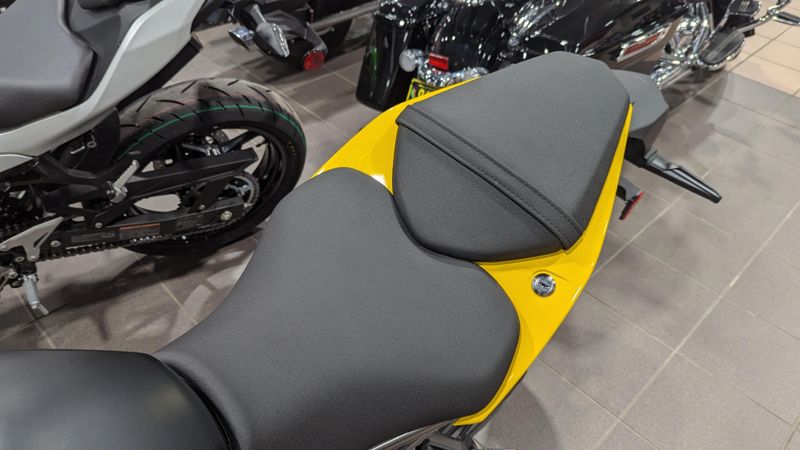 2024 SUZUKI GSXS 8R in a PEARL IGNITE YELLOW exterior color. Family PowerSports (877) 886-1997 familypowersports.com 