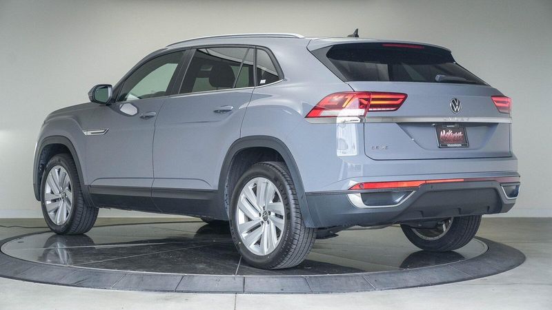Used 2021 Volkswagen Atlas Cross Sport 3.6L V6 SE w/TechnologyImage 2