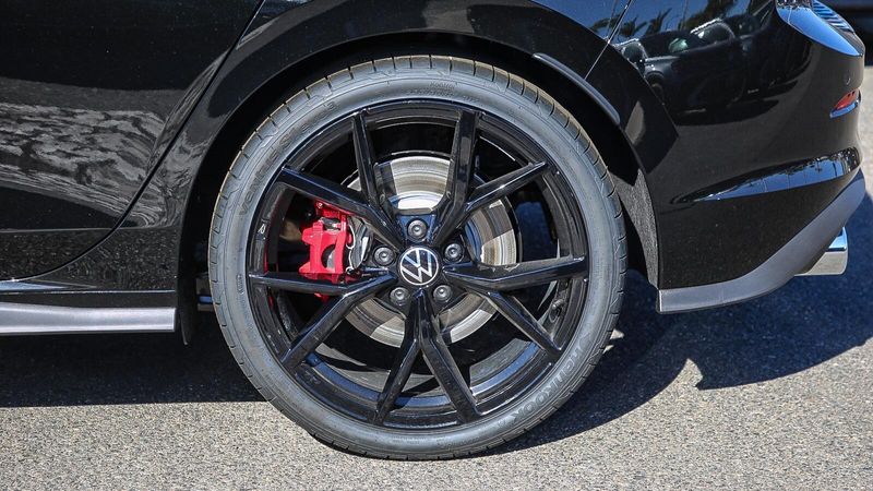 2024 Volkswagen Golf GTI SEImage 10