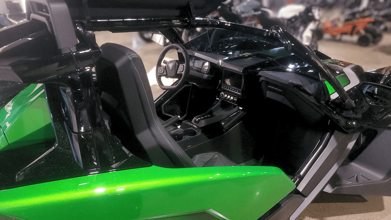 NEW 2026 POLARIS SLINGSHOT GRAND TOURING AUTODRIVE Image 3