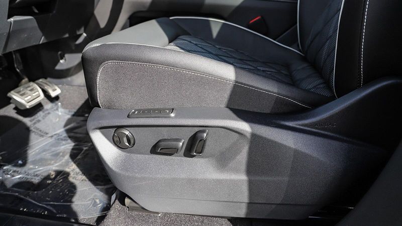 2025 Volkswagen Atlas 2.0T SEL Premium R-LineImage 24