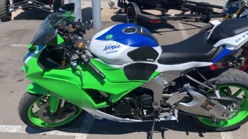 Used 2024 Kawasaki Ninja ZX-6R ABS Image 2