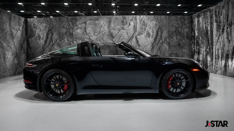 2024 Porsche 911 Targa 4 GTS photo 21