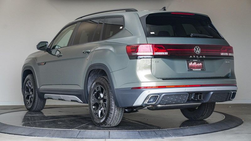 New 2025 Volkswagen Atlas 2.0T Peak EditionImage 2