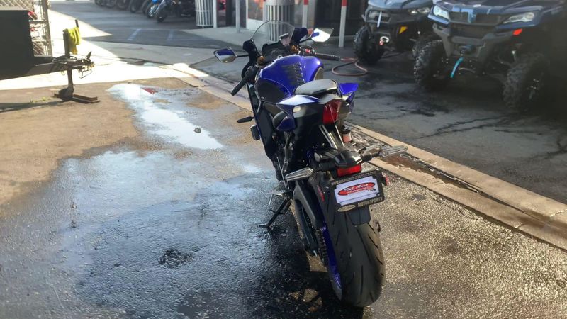 Used 2025 Yamaha YZF-R7 CA Image 8