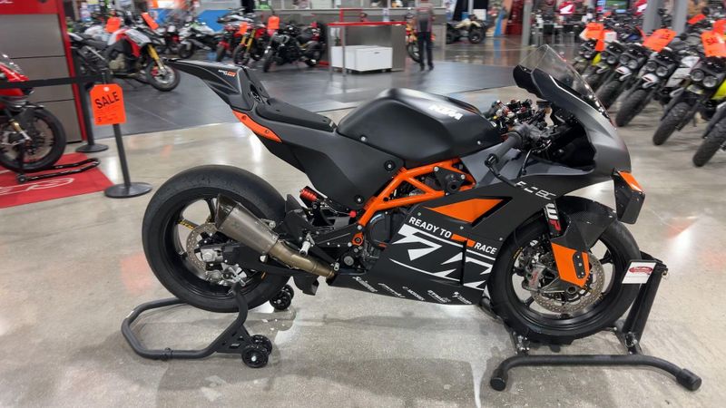 2023 KTM RC 8C  in a BLACK/ORANGE exterior color. Del Amo Motorsports of Redondo Beach (424) 390-7811 delamomotorsports.com 
