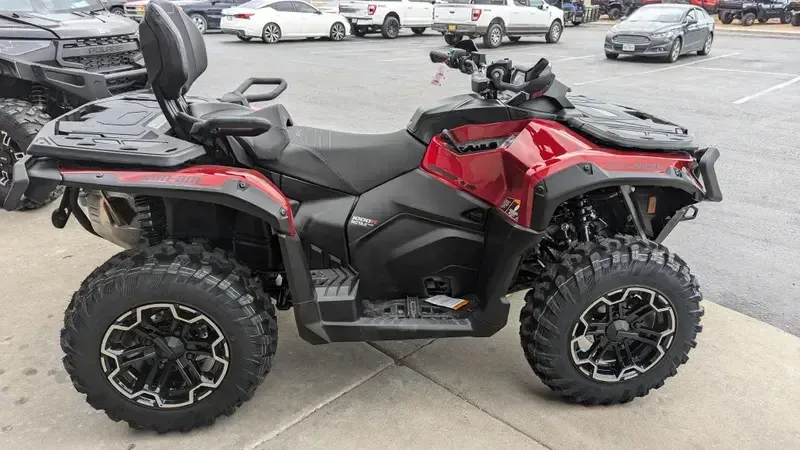 2025 Can-Am OUTLANDER MAX XT 1000R FIERY REDImage 3