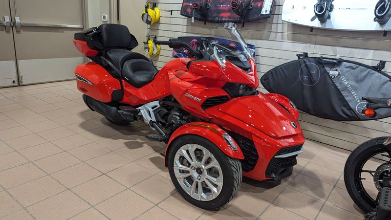 2024 Can-Am SPYDER F3 LIMITED PLASMA REDImage 3