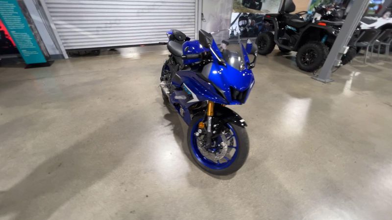 New 2025 Yamaha YZF-R7 Image 2