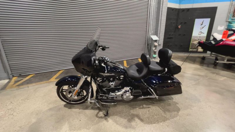 Used 2019 Harley-Davidson STREET GLIDE Image 5
