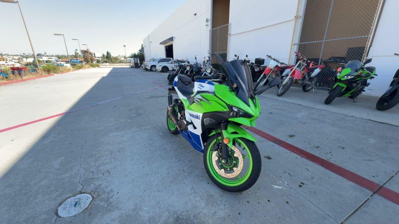 Used 2024 Kawasaki NINJA 500 KRT SE ABS Image 3
