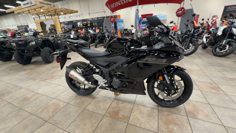 New 2026 Yamaha YZF-R3 ABS Image 2