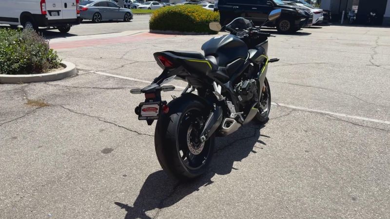 New 2026 Honda CBR650R E-CLUTCH Image 8