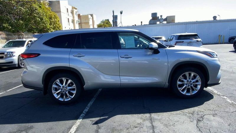 2021 Toyota Highlander LimitedImage 10