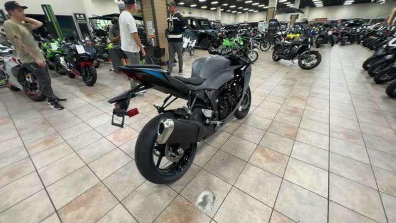 New 2025 Kawasaki NINJA ZX-6R ABS Image 4