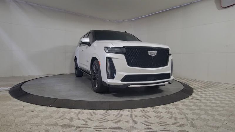 2023 Cadillac Escalade V-Series photo 3