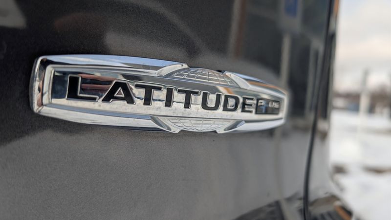 Used 2021 Jeep Cherokee Latitude PlusImage 11