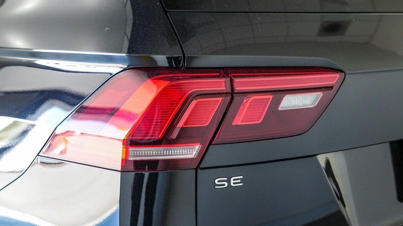 2023 Volkswagen Tiguan 2.0T SE R-Line BlackImage 9