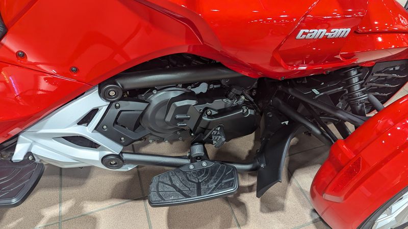 2024 Can-Am SPYDER F3 LIMITED PLASMA REDImage 16