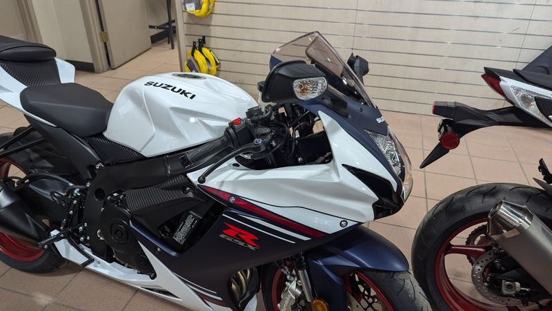 2025 Suzuki GSXR 600Image 2