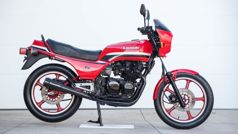 1982 Kawasaki KZ550H Image 1