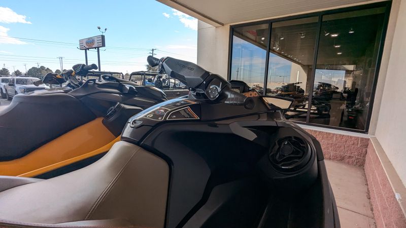 2023 SEADOO GTX 300 AUDIO IBR BLACK ECLIPSE AND ORANGE CRUSH Image 7