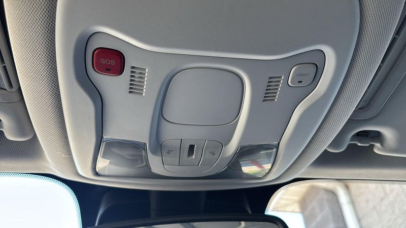 Used 2023 Jeep Renegade LatitudeImage 15