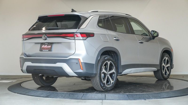 New 2025 Volkswagen Tiguan 2.0T SEImage 4