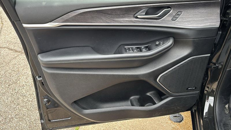 2022 Jeep Grand Cherokee Limited photo 6
