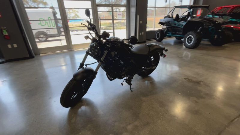 2022 Honda REBEL 300 Image 4