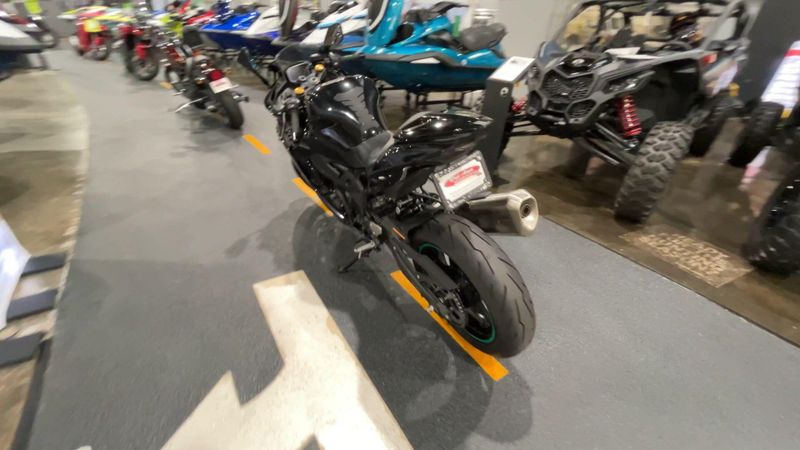 Used 2024 Kawasaki NINJA ZX-4RR Image 6