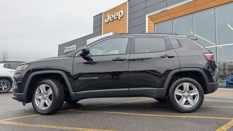 Used 2022 Jeep Compass LatitudeImage 8