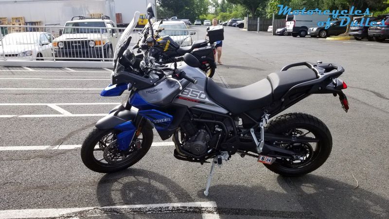 2022 Triumph Tiger 850 in a Craphite/Caspian Blue exterior color. Motorcycles of Dulles 571.934.4450 motorcyclesofdulles.com 