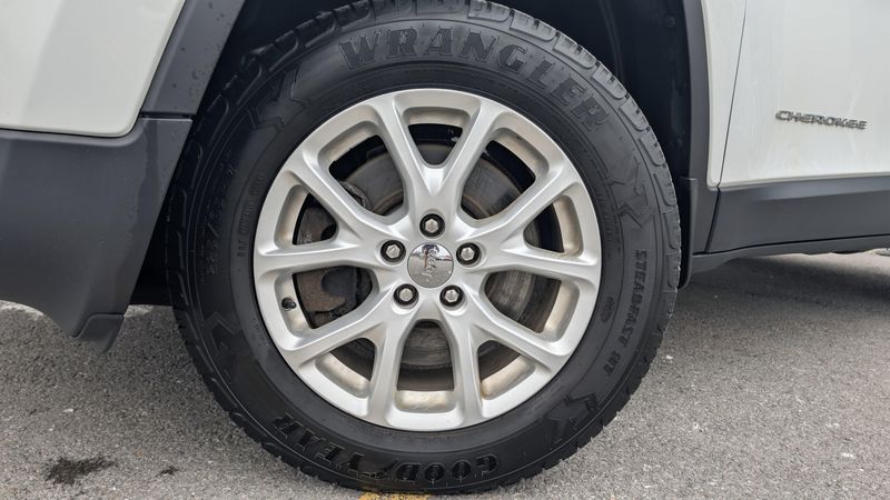 Used 2016 Jeep Cherokee LatitudeImage 9