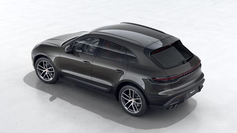 2025 Porsche Macan BaseImage 4