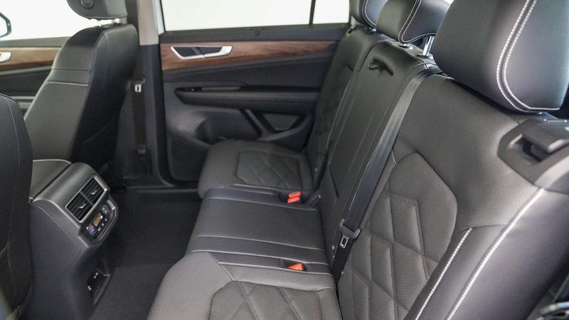 2025 Volkswagen Atlas 2.0T SE w/TechnologyImage 19