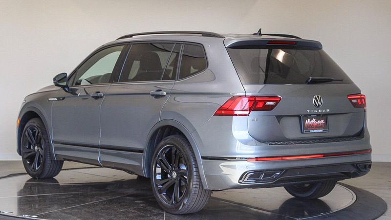 2024 Volkswagen Tiguan 2.0T SE R-Line BlackImage 2