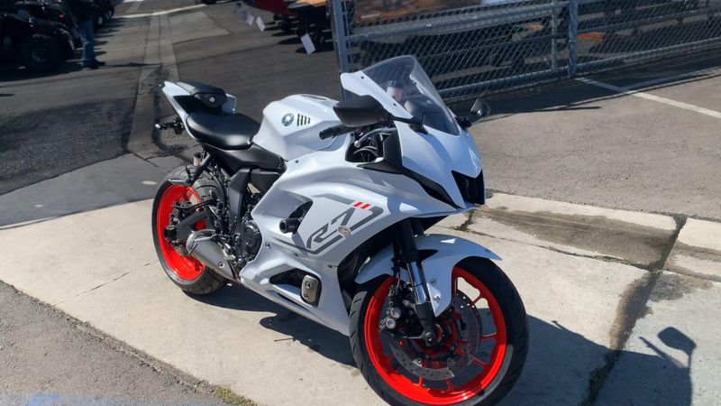 Used 2023 Yamaha YZF-R7 CA Image 6